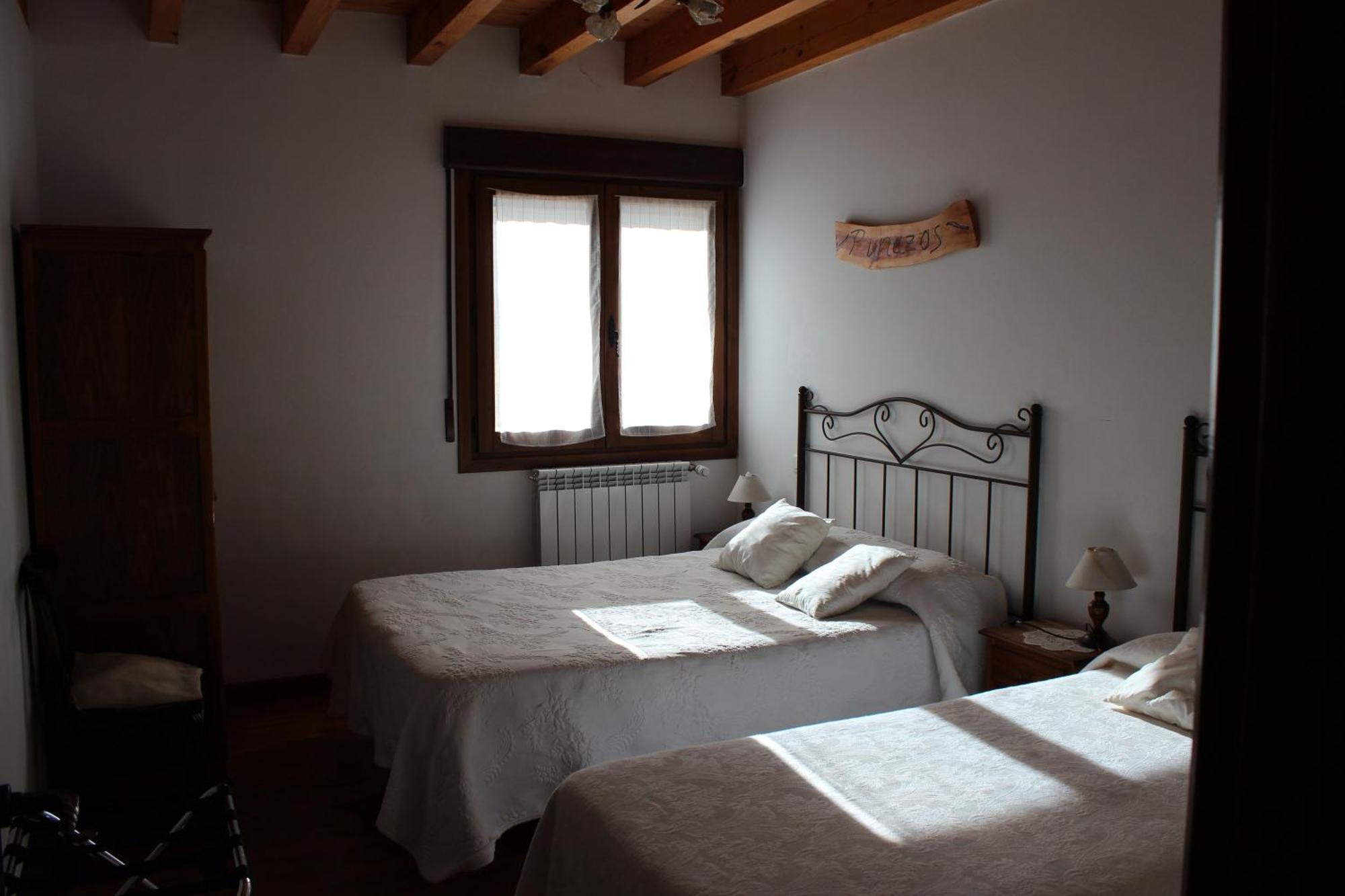 La Chimenea De Soria I Y I I Guest House Espeja de San Marcelino Екстериор снимка