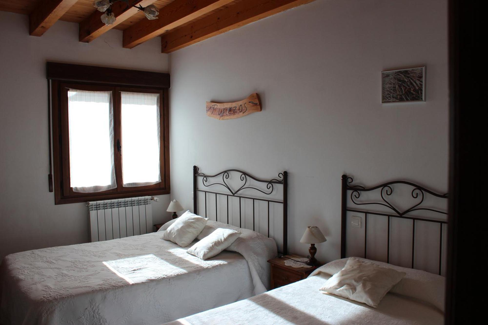 La Chimenea De Soria I Y I I Guest House Espeja de San Marcelino Екстериор снимка